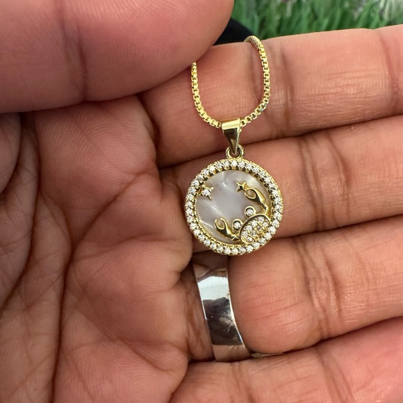Jewelry - Elegant Gold and Silver Pendant Necklace
